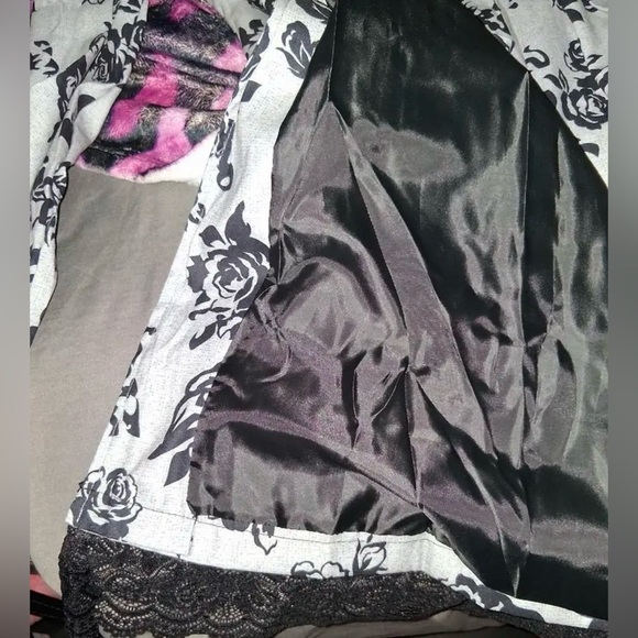 Cross-border Lace Patchwork Vintage Inspired Jacket/Coat. Size M-L. - Picture 6 of 9